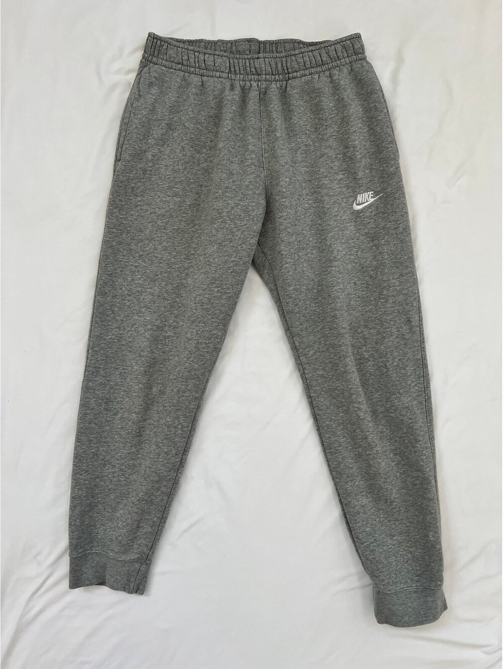 Nike sportswear men’s size M grey club fleece joggers